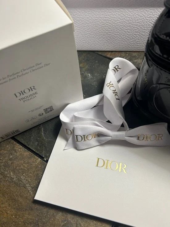 Dior Trousee Pouch- Black Patent with Gift Bag and Bow - Picture 3 of 5